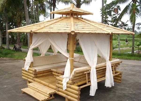 Gazebo Bambu dengan Tirai