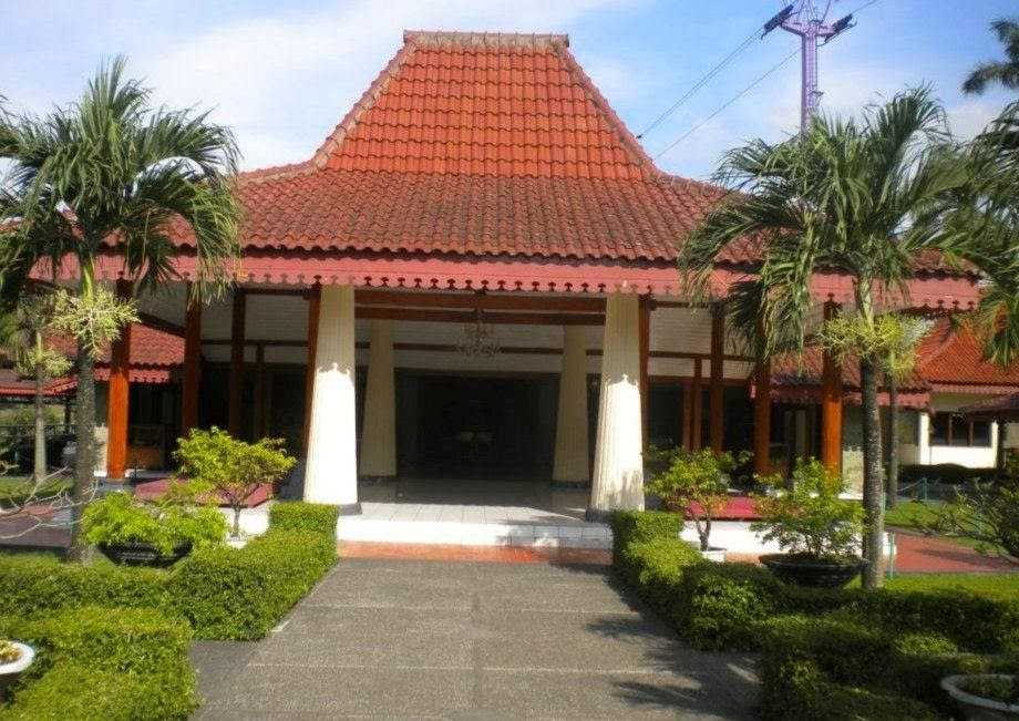 Rumah Adat Kasepuhan Cirebon