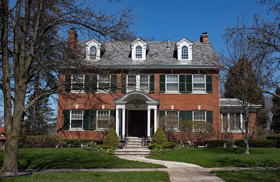 Rumah Bergaya Colonial Revival